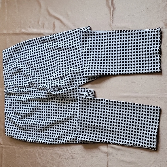 Chico's EUC women's black & white poka dot knit ankle pants size 2/L/12 - Picture 3 of 7